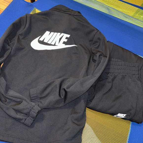 Boys Nike Tracksuit - Picture 4 of 4